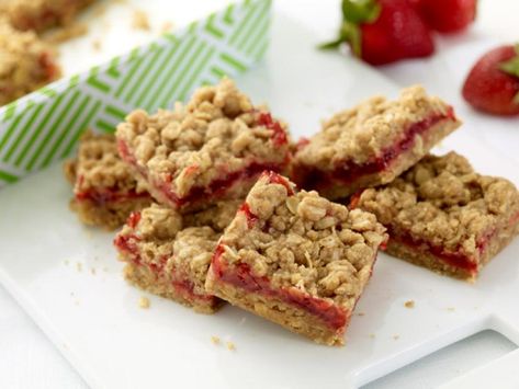 Oatmeal Bars Recipes, Strawberry Oatmeal Bars, Kid Friendly Breakfasts, Strawberry Oatmeal, Oatmeal Bars, Ree Drummond, S'mores, Bars Recipe, Pizza Sauce