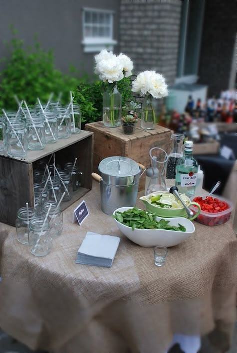 Mix it up with a mojito bar at your wedding. Diy Wedding Bar, Mojito Bar, Havana Nights Party, Decoration Buffet, Serving Bar, Fiesta Tropical, Gin Bar, Drink Bar, Diy Drinks