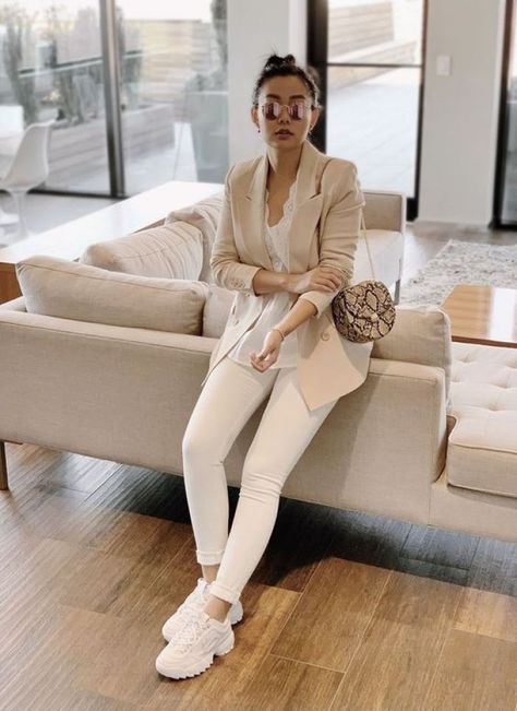 *8 Ways To Pair Your Favorite Sneakers With Any Outfit Cream Sneakers Outfit, Sneakers Women Outfit, Cream Blazer Outfit, Outfit Cream, Fila Outfit, Cream Sneakers, Sneaker Outfits Women, Fila Disruptor, Cream Blazer