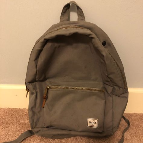 Herschel Backpack Aesthetic, Hershel Bags, Backpacks Herschel, Backpacks For High School, Hershel Backpack, Gray Backpack, Grey Backpack, High School Backpack, Brown Backpack