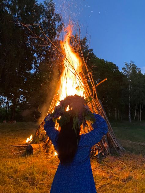 Field Bonfire Party, Midsummer Eve, Midsummer Festival, Midsummer Celebration, Midsommar Celebration, Midsummer Aesthetic, Midsommer Art, Midsommar Aesthetic, Midsummer Bonfire