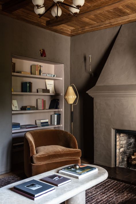 Mantel Styling, Jake Arnold, Modern Contemporary Living, Modern Contemporary Living Room, Contemporary Living Room Design, Interiors Magazine, Dark Interiors, Fireplace Mantle, Fireplace Design