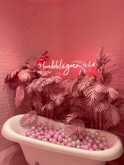 #bubblegum #pink Maximalism Wedding, Boutique Store Front Ideas, Pink Photobooth, Piano Display, Pink Barbie Aesthetic, Spa Event, Event Design Branding, Selfie Spot, Selfie Room