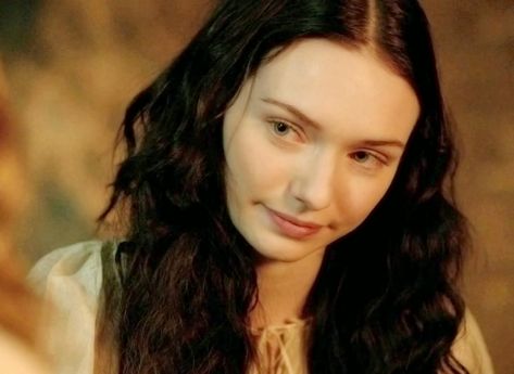 The White Queen - Isabel Neville, Duchess of Clarence The White Queen Isabel Neville, Eleanor Tomlinson The White Queen, Isabel Neville, House Of York, Spanish Princess, The White Queen, Medieval House, Dragon Names, The White Princess