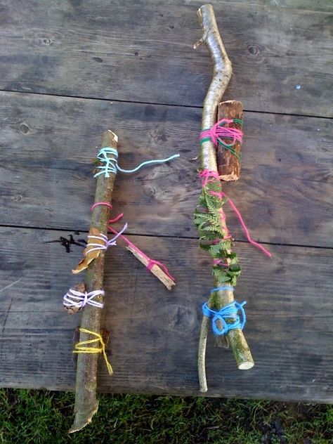 journey sticks - Cuardach Google Nursery Ideas Eyfs, Sand Paper Art, Natural Nursery, Nature School, Health Wellbeing, Nature Play, Outdoor Learning, Classroom Inspiration, Woodland Party