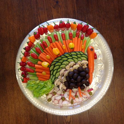 Thanksgiving vegetable platter idea! I used tomatoes, celery, carrots, olives! Turkey Vegi Tray, Relish Plate Thanksgiving, Thanksgiving Trays, Thanksgiving Boards, Turkey Charcuterie, Turkey Veggie Platter, Thanksgiving Veggie Tray, Veg Platter, Turkey Veggie Tray