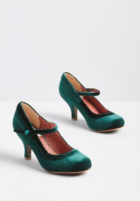 Grand Entrance Velvet Mary Jane Heel in 9 by Bettie Page from ModCloth 1920s Shoes, Vintage Inspired Shoes, Vintage Style Shoes, Trendy Womens Shoes, Special Occasion Shoes, Velvet Heels, Round Toe Pumps, Bettie Page, Heels Boots