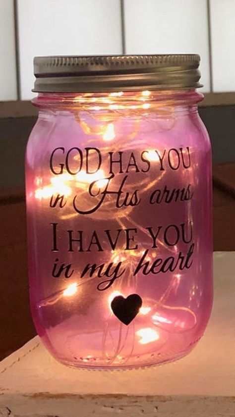 Memorial Gift Diy, Easy Mason Jar Crafts, In Loving Memory Gifts, Glass Block Crafts, Solar Light Crafts, Memorial Ideas, Wine Gift Baskets, Memory Crafts, Diy Jar Crafts