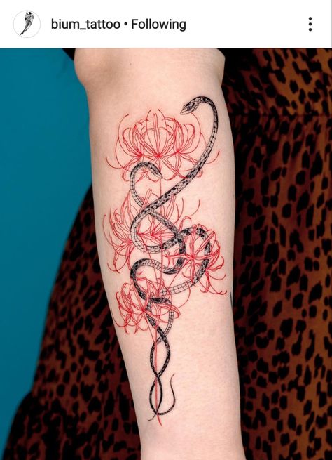 Tiger Lily Tattoos, Black Flowers Tattoo, Lillies Tattoo, Serpent Tattoo, Red Spider Lily, Spider Lily, Snake Tattoo Design, Flower Tattoo Shoulder, Lily Tattoo