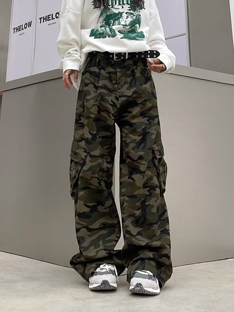 Phoenix Drop High, Pants Aesthetic, Skater Outfit, Military Outfits, Pants Drawing, Military Cargo Pants, Hospital Pictures, Army Pants, Military Pants