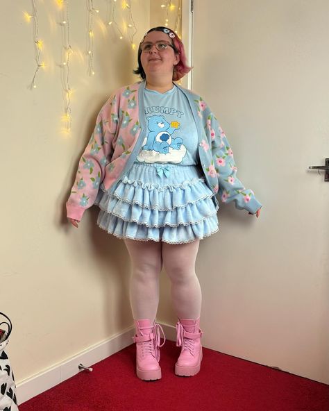 🧸🩵🧸🩵🧸🩵🧸🩵 outfit details: @carebears grumpy bear shirt: @sheincurve @sheinofficial cardigan: @shopcider @shopcider skirt: @aliexpress Mikumn Store (@mingmin72) white tights: @temu pink boots: @dollskill #plussize #plussizefashion #plussizeclothing #plussizebeauty #plussizeoutfit #plussizeootd #plussizeoutfits #plussizeoutfitideas #outfitoftheday #ootd #outfitideas #outfitinspiration #outfitinspo #kawaii #kawaiiaesthetic #kawaiifashion #carebears #bodypositive #bodypositivity #bodyconfid... Kawaii Plus Size Outfits, Plus Size Cutecore, Plus Size Ootd, Kawaii Aesthetic Outfits, Aesthetic Outfits Plus Size, Pear Shaped Outfits, Plus Size Kawaii, Comic Clothes, White Tights