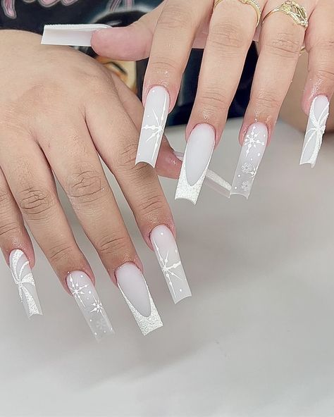 Mc Nails, Winter Nails Acrylic, Snowflake Nails, Christmas Nails Acrylic, Hot Nails, Xmas Nails, Pretty Acrylic Nails, French Tip Nails, Best Acrylic Nails