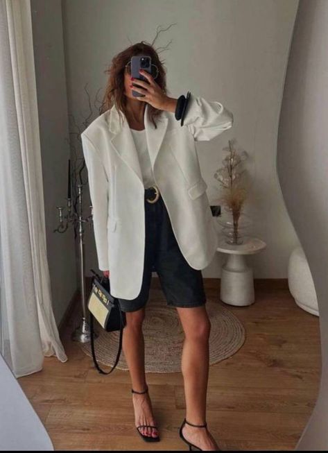 Trendy Shorts Outfits, White Oversized Blazer, Shorts Outfits Summer, Minimalism Clothes, Long Denim Shorts, Outfits For Summer, Summer Shorts Outfits, Shorts Outfits, Shorts White