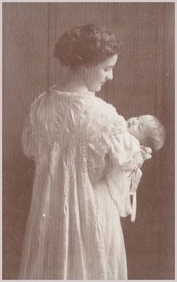 Edwardian England, Victorian Photography, Vintage Mom, Emotional Photography, Gibson Girl, Wonderful Images, Mother And Baby, Vintage Portraits, Mother And Child