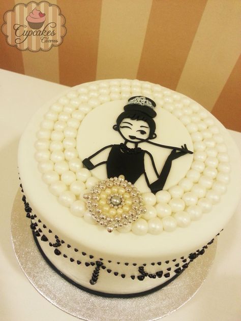 Audrey Hepburn Cake, Audrey Hepburn Birthday, Tiffanys Party Ideas, Breakfast At Tiffanys Party Ideas, Party Breakfast, Toddler Picky Eater, Tiffany Cakes, Baking Recipes Healthy, Chanel Cake