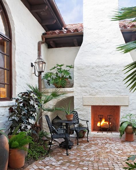 58 Most sensational interior courtyard garden ideas Outdoor Fireplace Ideas, Spanish Bungalow, Outdoor Fireplace Designs, Build A Fireplace, Mantel Design, Courtyard Gardens Design, Plans Architecture, Sunroom Designs, Garden Inspo