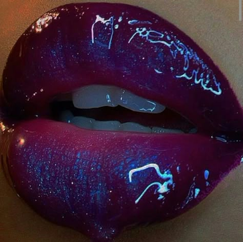 Iridescent Eyeshadow, Make Carnaval, Glossy Lips Makeup, Sugarpill Cosmetics, Makeup For Black Skin, Catty Noir, Purple Lips, Swag Makeup, Dope Makeup