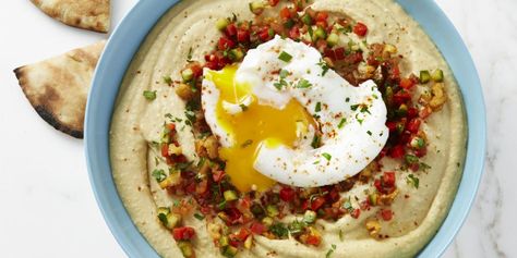 Best Mediterranean Hummus Egg Smash - How to Make Homemade Hummus Hummus Breakfast, Creative Egg Recipes, Mediterranean Hummus, Chickpea Recipes Easy, Hummus Recipe Homemade, Easy Egg Recipes, Homemade Hummus, Chickpea Recipes, Christmas Breakfast