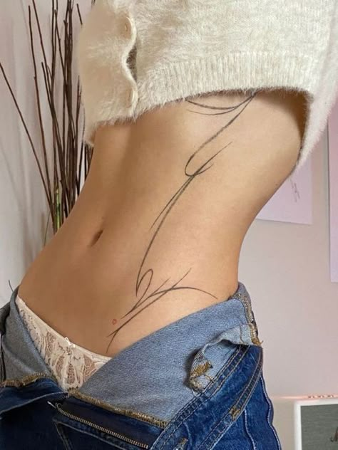 Line Tattoo Arm, Waist Tattoos, Torso Tattoos, Petite Tattoos, Tatuaje A Color, Stomach Tattoos, Minimalist Tattoos, Discreet Tattoos, Spine Tattoos