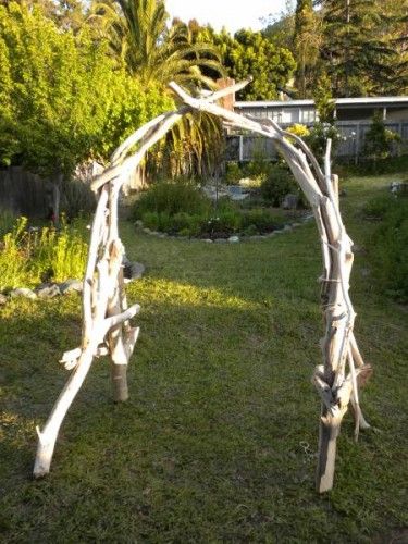 CEREMONY ALTAR DECOR-- diy driftwood arch would be a fun (& long) project but with more than a year before our wedding I think it could be do-able!!(however I think ours would be more like a house facade, with two tall sides and a roof like top) Driftwood Wedding Arches, Driftwood Arch, Ceremony Archway, Driftwood Wedding, Chuppah Decor, Gazebo Decorations, Diy Driftwood, Wedding Arbors, Destination Wedding Decor