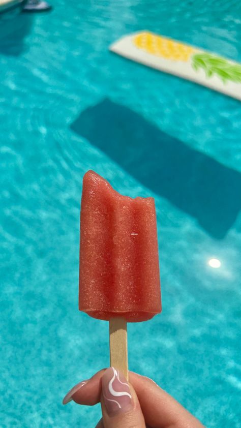 #popsicle #pool #summer #summeraesthetic Ice Cream Aesthetic Summer, Summer Popsicles Aesthetic, Outshine Popsicles, Popsicles Aesthetic, Popsicle Photoshoot, Popsicle Aesthetic, Vizag Beach, Pool Photoshoot, Summer Popsicles