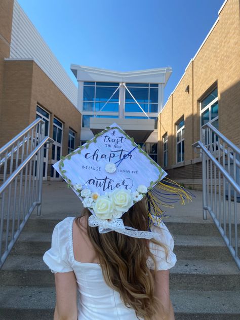 Graduation Cap Christian Ideas, Graduation Cap Designs Real Estate, Hr Graduation Cap Ideas, Grad Cap Designs Christian, Christian Cap Decoration Graduation, Christian Cap Ideas For Graduation, White Graduation Cap Ideas, White Graduation Cap Designs, College Grad Cap Ideas Christian