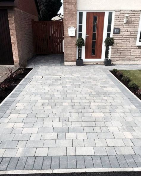 Landscape Design Front Yard, Driveway Pavers Design, Diy Stone Patio, Front Driveway Ideas, Front Yard Landscape Design, Front Garden Ideas Driveway, Yard Landscape Ideas, Block Paving Driveway, Stone Patio Designs