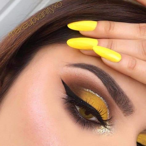 Makeup With Yellow Dress, Golden Brown Color, Yellow Makeup, Yellow Eyeshadow, Eyeshadow For Brown Eyes, Eye Makeup Techniques, Makeup Glam, Beautiful Eye Makeup, Makeup Eye Looks