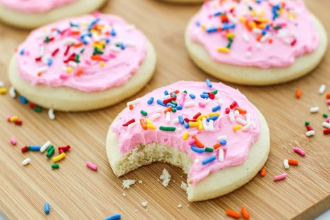 How to Make Homemade Lofthouse Sugar Cookies That Are Even BETTER Than Store-Bought Cake Mix Sugar Cookies, Easy Puppy Chow, Lofthouse Cookie Recipe, Soft Frosted Sugar Cookies, Lofthouse Sugar Cookies, Lofthouse Cookies, Homemade Peanut Butter Cups, Custard Recipe, Sugar Cookie Frosting