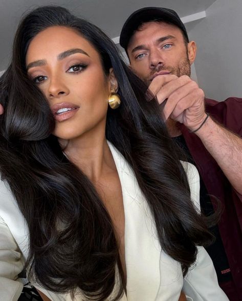 Shay Mitchell Glam, Shea Mitchell Makeup, Retro Hair And Makeup, Wedding Guest Hairstyles Blowout, Bridesmaid Hair With Strapless Dress, Side Part Blowout Hair, Blow Dry Wedding Hair, Hairstyles For Engagement Pictures, Blowout Hair Wedding