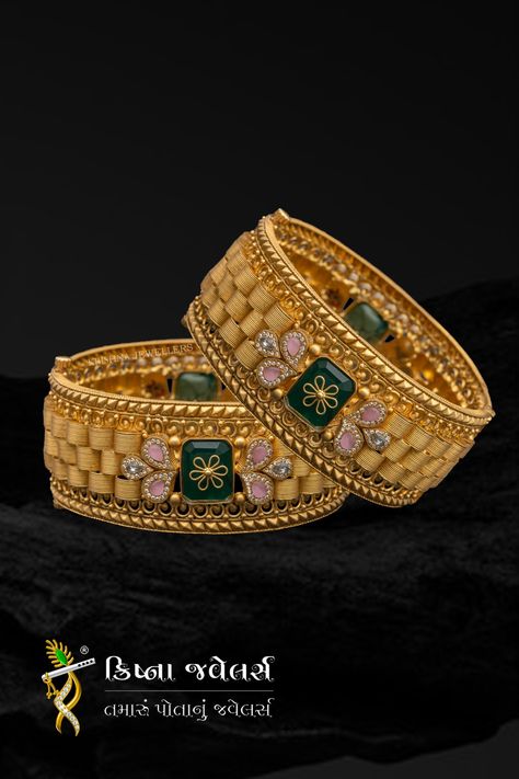 Baloya Design Gold, Patla Bangles Gold Antique, Gold Patla Design For Women, Gold Kade Designs For Women, Antique Bangles Indian Gold, Antique Gold Bangles Design, Antique Bangles, Gold Bangles Indian, Unique Gold Jewelry Designs