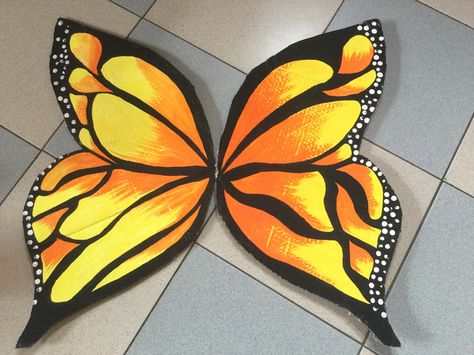 Butterfly Wings Cardboard, Cardboard Butterfly Wings, Cardboard Butterfly, Wings Costume Diy, Butterfly Wings Costume, Cardboard Creations, Vbs 2023, Butterfly Costume, Butterfly Party