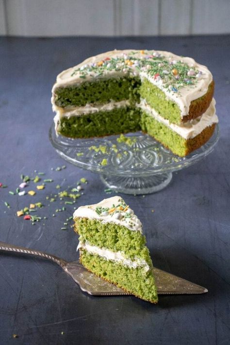 Veggie Desserts, Spinach Cake, Veggie Cakes, Vegetable Cake, 8 Cake, Easy Vegan Dessert, Layer Cake Recipes, Green Cake, Spring Cake