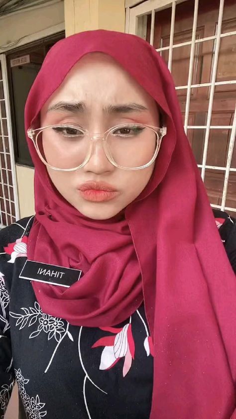 Mira Filzah Free Hair, Foto Cewek Hijab Aesthetic, Indian Dresses For Women, Rocker Girl, Hot Dresses Tight, Muslim Women Hijab, Beautiful Muslim Women, Video Download, Hijabi Girl