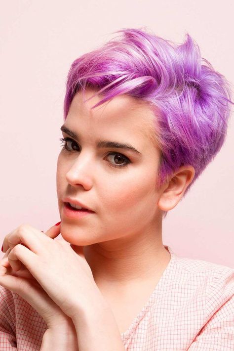 Insanely Cute Purple Hair Looks You Wont Be Able To Resist ★ Purple Short Hair, Pixie Hair Color, Short Purple Hair, Funky Hair Colors, Brunette Hair Cuts, Cute Short Haircuts, Short Hair Pixie Cuts, Pixie Hair, Sassy Hair