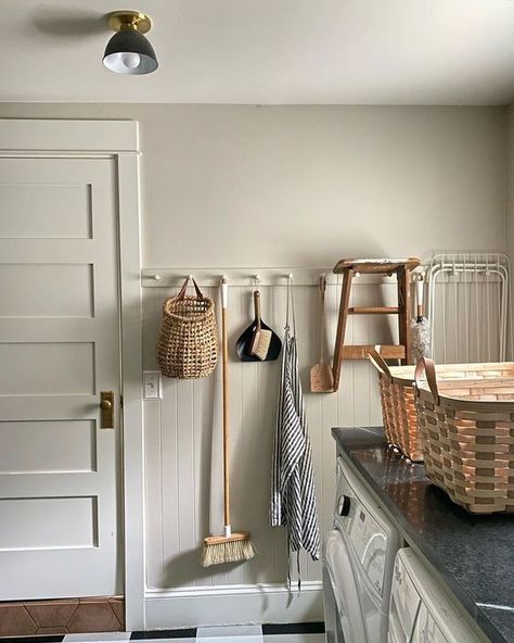 Laundry Room Diy Storage, Laundry And Cleaning Room, Laundry Utility Room Ideas, Sunroom Cabin, Laundry Nook Ideas, Closet Laundry Room Ideas, Laundry Room Aesthetic, Basement Laundry Room Ideas, Basement Laundry Room Makeover