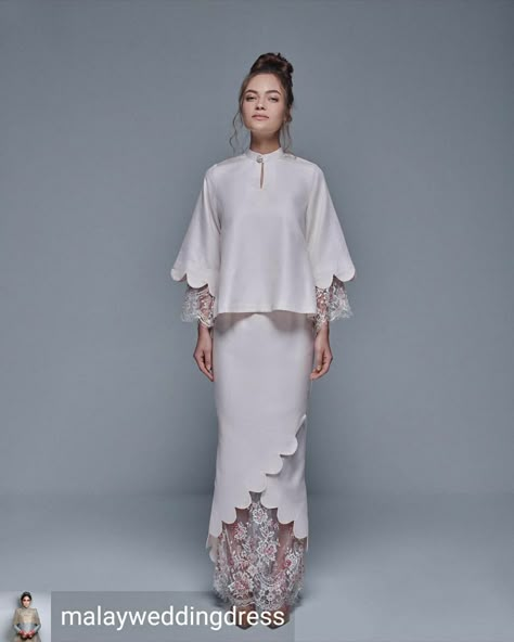 Baju Kurung Moden Style, Simple Silk Dress, Eid Fashion, Baju Kahwin, Kebaya Modern Dress, Bride Dress Simple, Kebaya Dress, Wedding Dress Outfit, Lace Dress Design