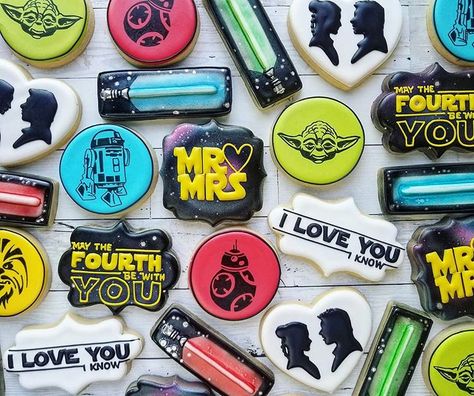 Star Wars Grooms Cake, Engagement Party Cookies, Star Wars Dessert, Star Wars Engagement, Wedding Sheet Cakes, Cake Surprise, Grooms Table, Star Wars Cookies, Star Wars Baby Shower