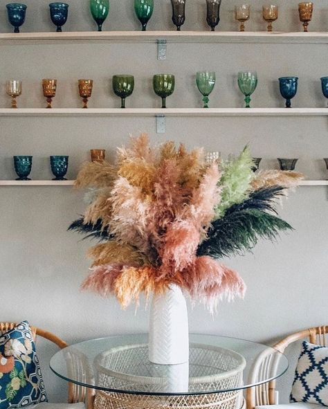 Colorful pampas grass arrangement Stile Boho Chic, Grass Decor, Pampas Grass Decor, Dried Floral, Dried Flower Arrangements, Pampas Grass, How To Preserve Flowers, For Your Party, Event Design