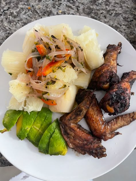 Dominican Meals, Yuca Al Mojo, Dominicano Recipes, Dominican Food, Healthy Food Dishes, Healthy Food Motivation, Latin Food, Caribbean Recipes, No Cook Meals