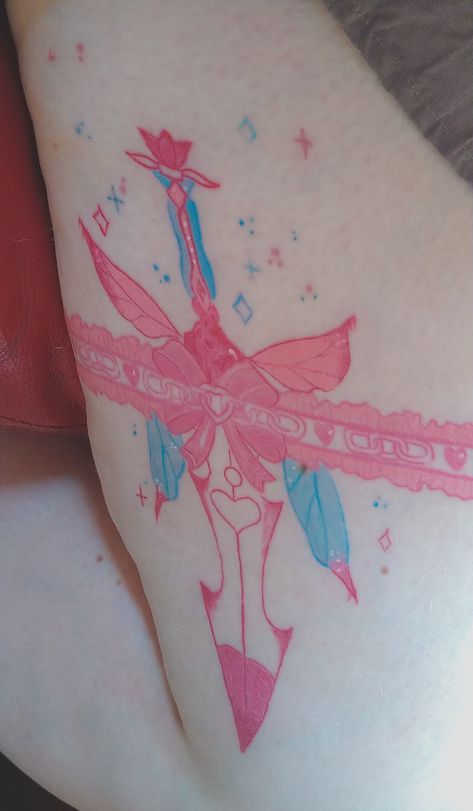 creepy cute DnD (dungeons and dragons) inspired dagger and garter tattoo Pink Garter, Garter Tattoo, Knife Tattoo, Kawaii Tattoo, Dagger Tattoo, Creepy Cute, Dragon Tattoo, Body Mods, Thigh Tattoo