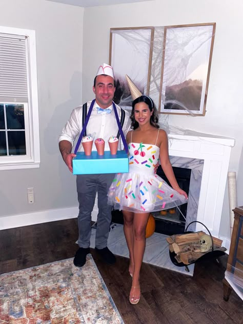 Ice Cream Couple Costume, Halloween Costume Ice Cream, Donut Costume Womens, Carnival Food Costumes, Couples Food Costumes, Halloween Ice Cream Costume, Ice Cream Shop Costume, Ice Cream Family Costume, Dessert Halloween Costumes