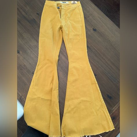 Rock & Roll Denim Nwt Beautiful Bellbottoms Jeans Color - Mustard Yellow New With Tags Size Waist 24, Length 34 70s Bottoms, Bellbottom Jean Outfits, Yellow Bell Bottoms, 70s Bell Bottoms, Bohemian Jeans, Rock And Roll Jeans, 70s Clothes, Cowgirl Jeans, Outfit References