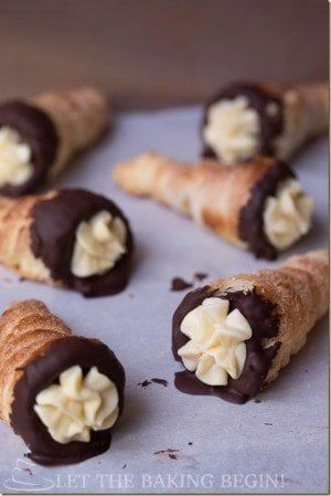 Crispy Cream, Pastry Rolls, Breadsticks Recipe, Chocolate Puff, Chocolate Croissants, Cream Horns, Easy Puff, Dipped In Chocolate, Boston Cream Pie