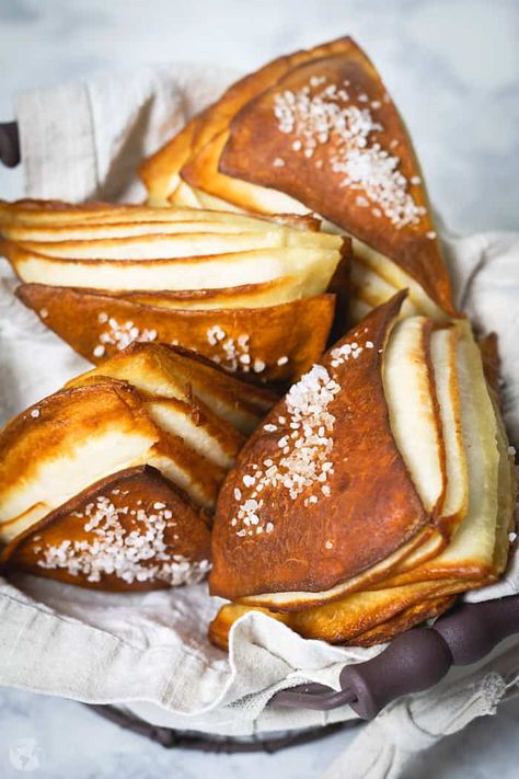 Recipes With Bread Flour Baking, Soft Pastry Dough Recipe, Pretzel Sandwich Ideas, Yeast Recipes Baking, Pretzel Focaccia, Fun Bread Recipes, Recipes With Flour, German Bread Recipes, German Breads