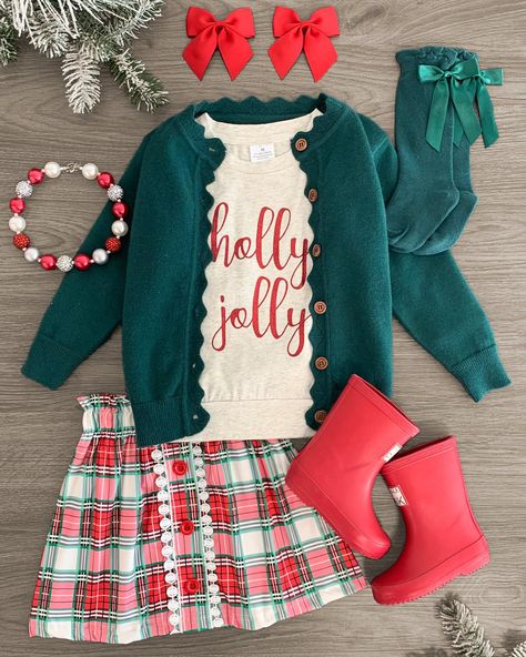 Sparkle In Pink - 🎄 She'll be feeling more Holly & Jolly... Personalized Kids Christmas Gifts, Dress Like A Present Christmas Kids, Santa Photo Outfits, Sibling Christmas Outfits, Mommy And Me Christmas Outfits, Kids Outfit Ideas, Disney Christmas Outfits, Winter Christmas Outfits, Cream Long Sleeve Top