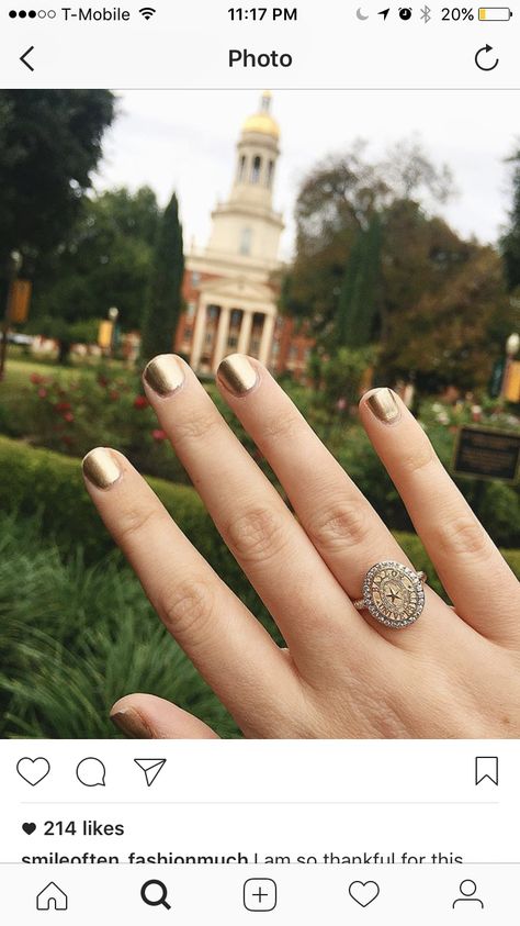 College Ring Pictures, College Ring Ceremony, Senior Rings, Class Rings College, College Ring, University Rings, Tarleton State University, Graduation Ring, College Photography