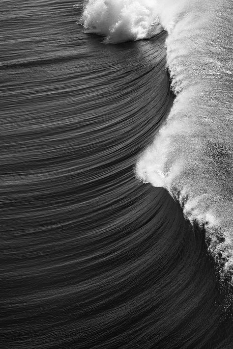 Simple Nature Photography | Surf by Kevin Jara  | Check out more great content at: http://www.emrld14.com No Wave, Photo Hacks, Surfing Waves, Foto Art, Ocean Wave, Jolie Photo, Black White Photos, Foto Inspiration, White Photo