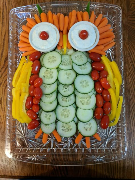 Owl Vegetable Tray, Bird Theme Party Food, Owl Veggie Platter, Woodland Theme Veggie Tray, Owl Cheese Ball, Woodland Veggie Tray, Owl Food Ideas, Owl Fruit Tray, Bird Theme Food