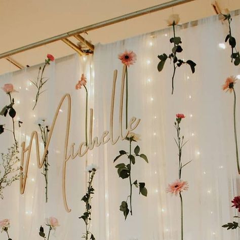 Sweet 16 Backdrop, Hanging Flowers Backdrop, Sweet 16 Backdrop Ideas, Flower Backdrop Wedding, Party Decoration, Hanging Flowers, Flower Backdrop, Wedding Backdrop, Sweet 16